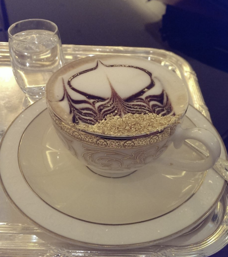 Cappuccino mit Goldstaub